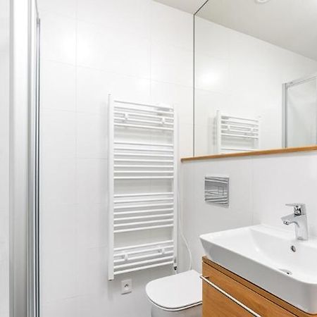 Modern Studio Near Airport And City Centre! Appartement Praag Buitenkant foto