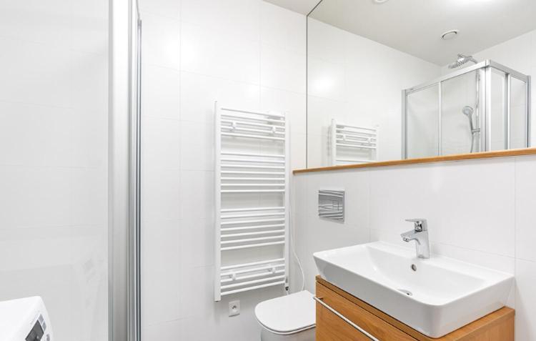 Modern Studio Near Airport And City Centre! Appartement Praag Buitenkant foto